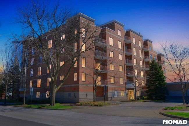 Building Photo - 787 Graceland Ave