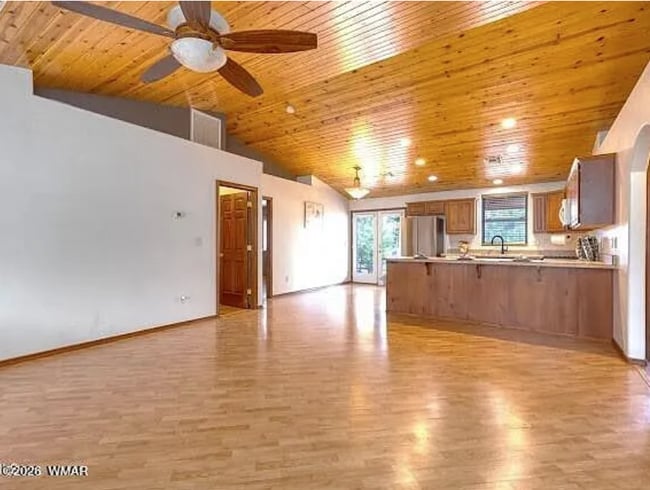 Building Photo - 677 Fox Ln