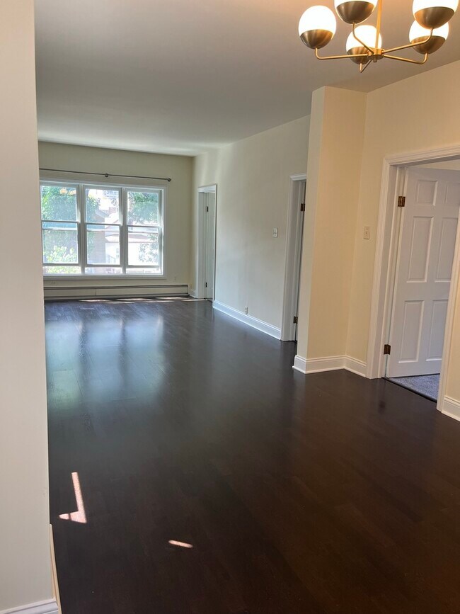 Building Photo - 3607 S Emerald Ave