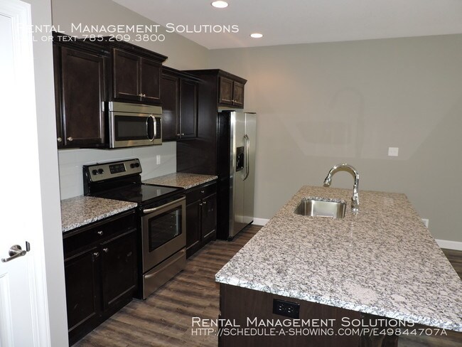 Building Photo - 4407 SE Gemstone Ln