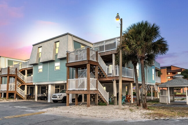 Building Photo - 1100 Fort Pickens Rd