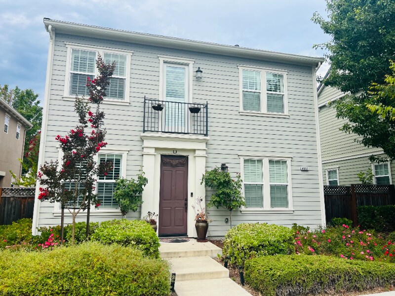 Primary Photo - 4637 Malayan St