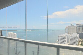 Building Photo - 495 Brickell Ave