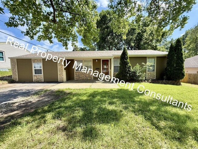 Building Photo - Updated 4 Bedroom, 2 Bath Home with Spacio...