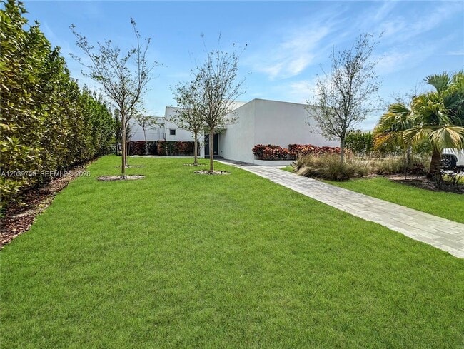 Photo - 16582 Botaniko Dr S House