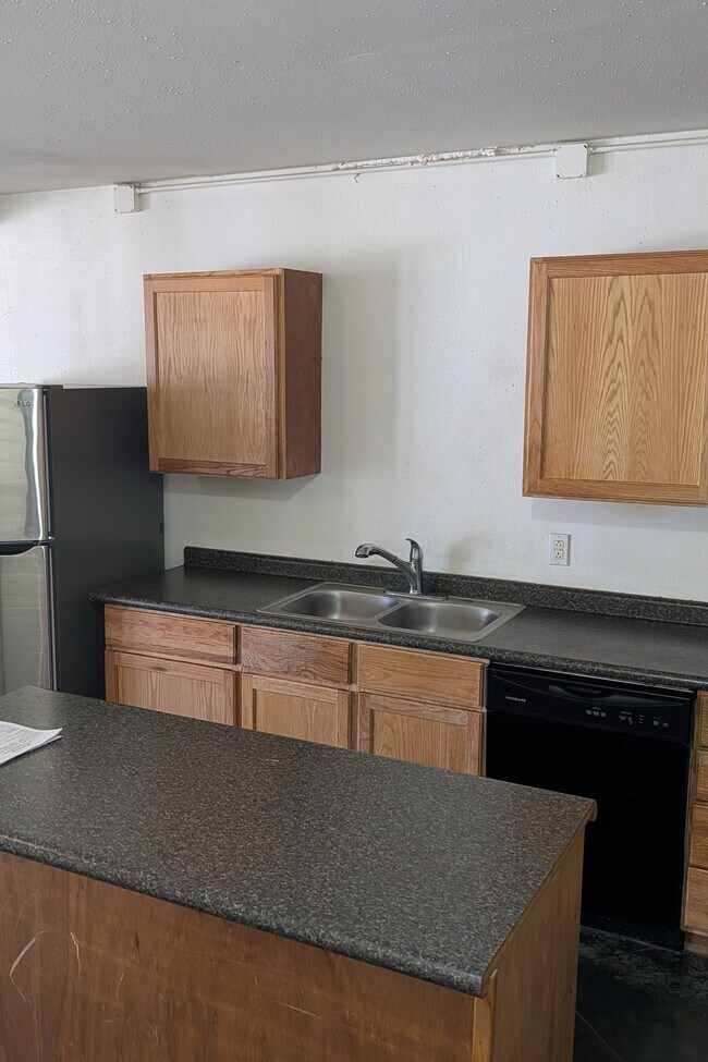 Building Photo - 805 Avenue C