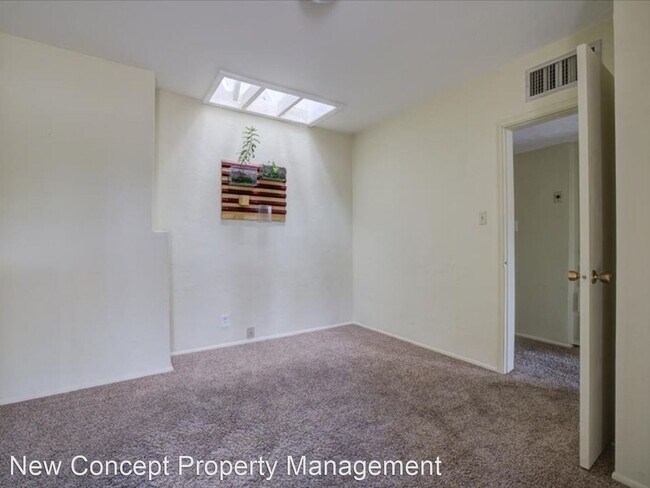Building Photo - 3 br, 1 bath House - 2626 E Croyden St