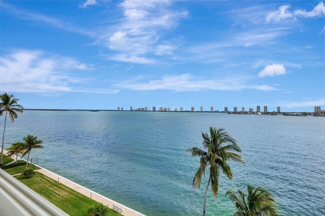 Building Photo - 301 Lake Shore Dr