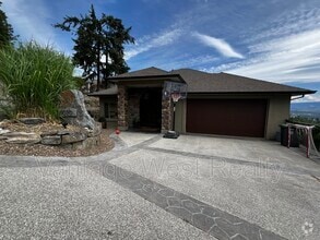 Building Photo - 1020 Aurora Heights