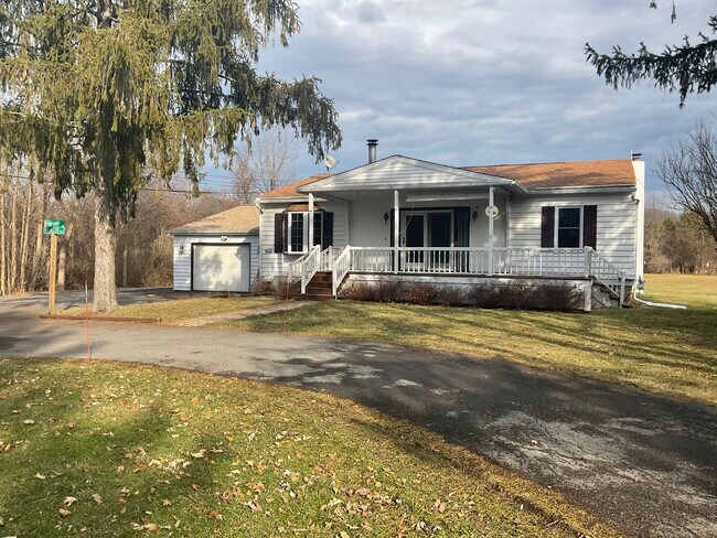 Frente de la casa - 3661 E Lake Rd