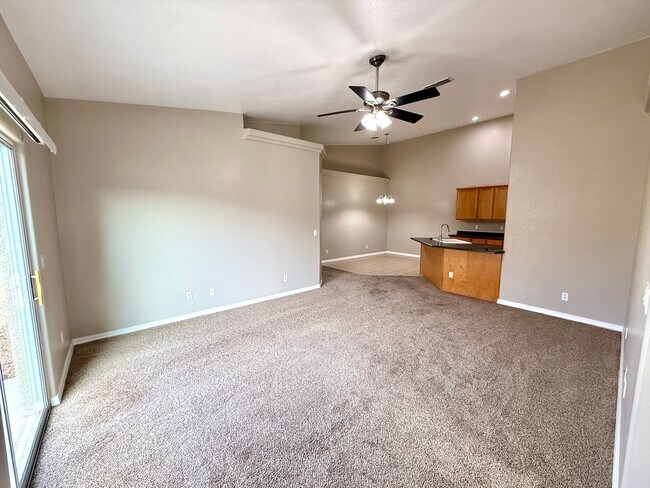 Foto del edificio - Move in Special! Half off 1st Month's Rent- Great 3 Bedroom Duplex near the Kingman Hospital!