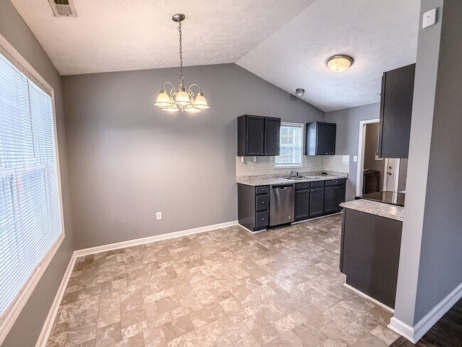 Foto del edificio - Beautiful 3 Bed Plus Bonus Room Raeford Home