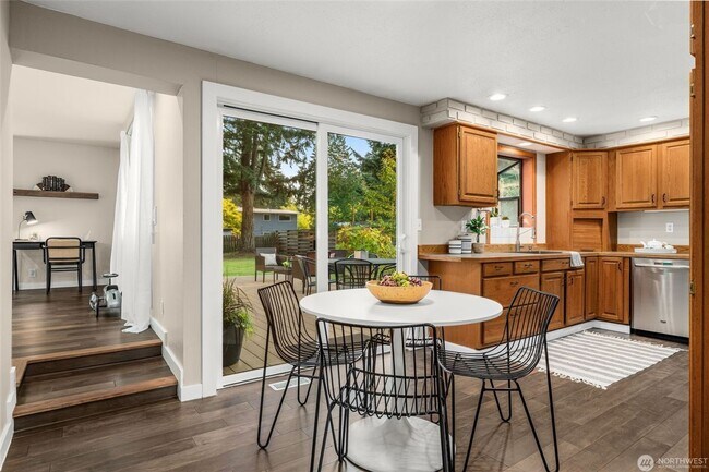 Foto del edificio - Classic Mid-Century Rambler with Modern Co...