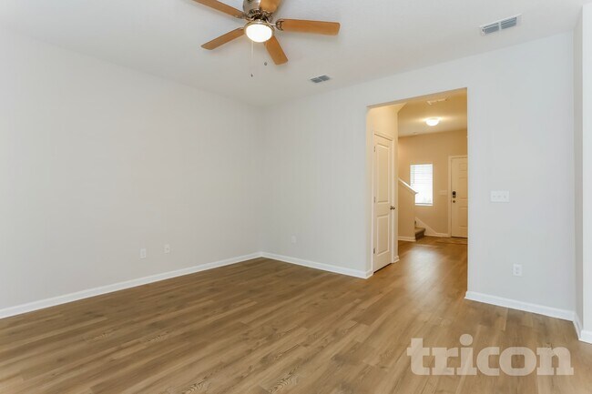Foto del edificio - 2077 Dutton Island Oaks Wy