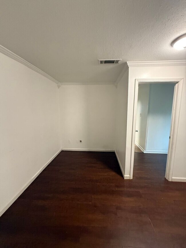 Foto del edificio - 3301 Thunderbird Ln