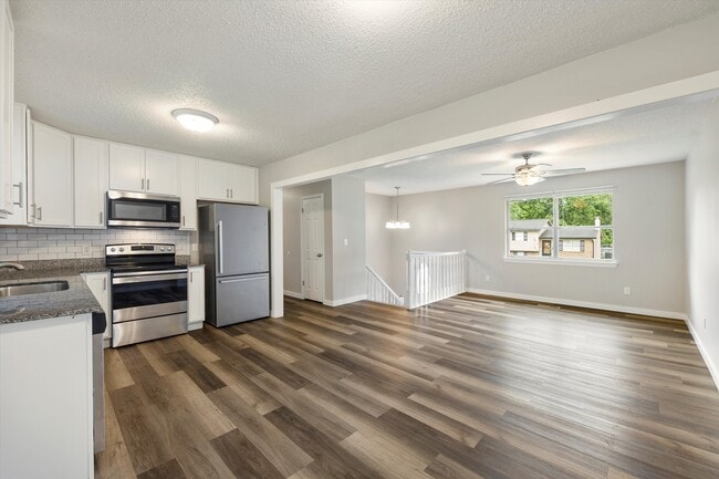 Building Photo - 1383 Meadowood Dr