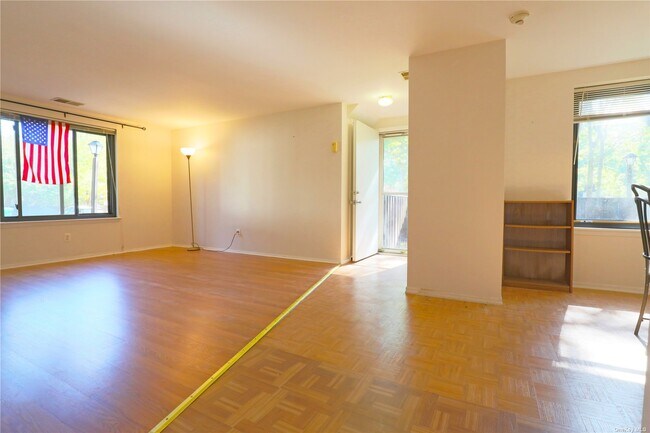 Foto del edificio - 71 Sagamore Hills Dr
