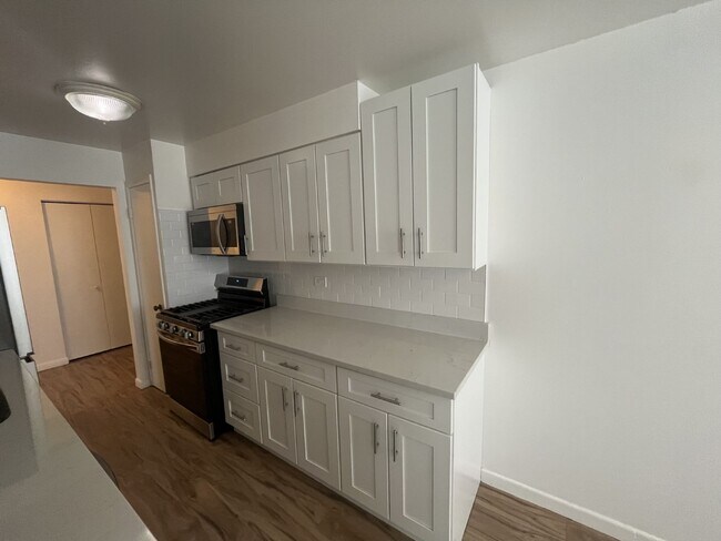Foto del edificio - 5680 N Elston Ave