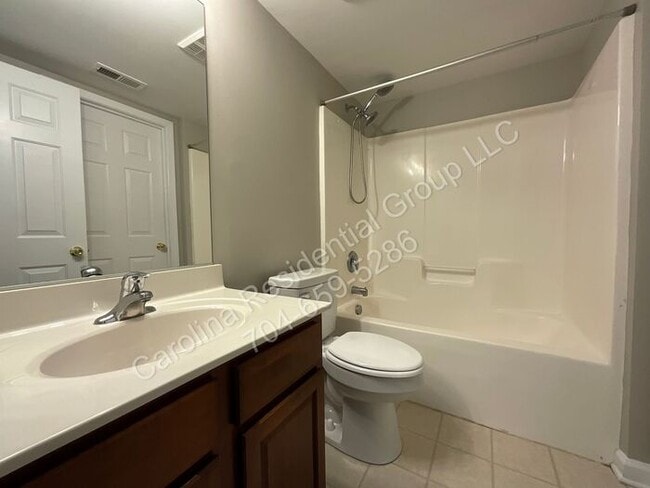 Building Photo - 15626 King Louis Ct