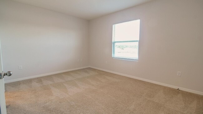 Building Photo - Beautiful 3 Bed / 2.5 Bath Townhome in Dav...