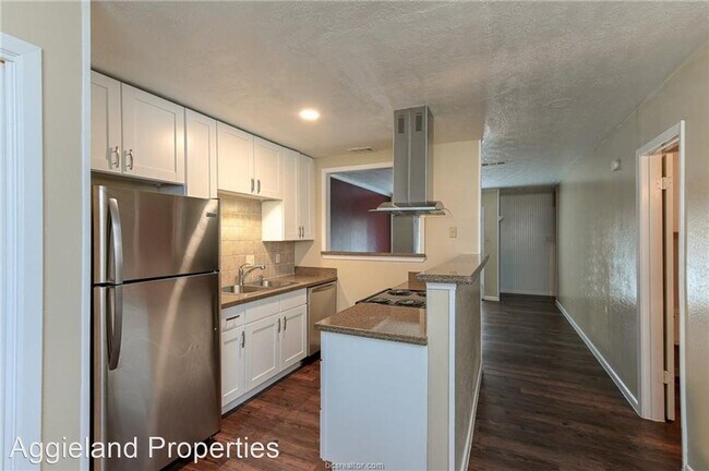 Foto del edificio - 2 br, 1.5 bath House - 1402 Summit St. Unit B