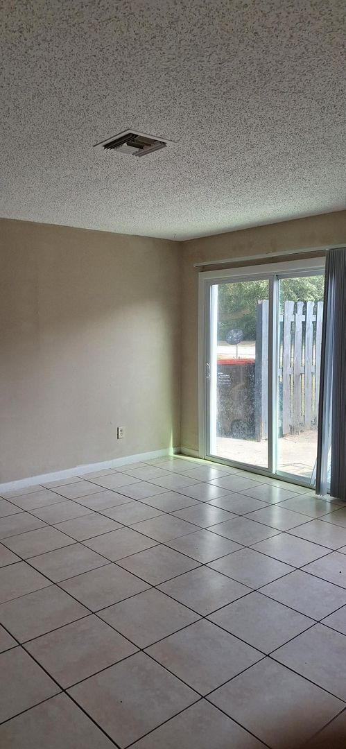 Foto del edificio - JCR1 - 5210