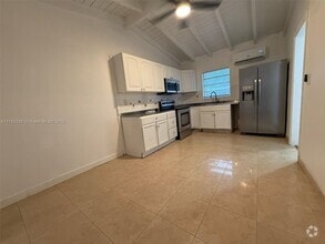 Building Photo - 1572 NE 149th St