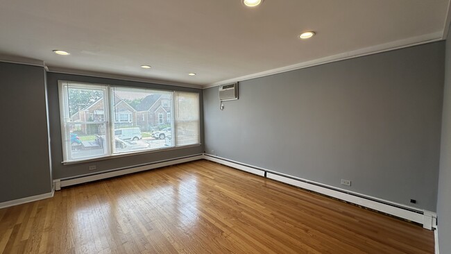 Foto del edificio - 6118 W Gunnison St