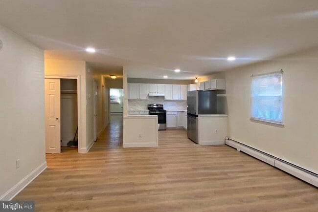 Building Photo - 857 Street Rd