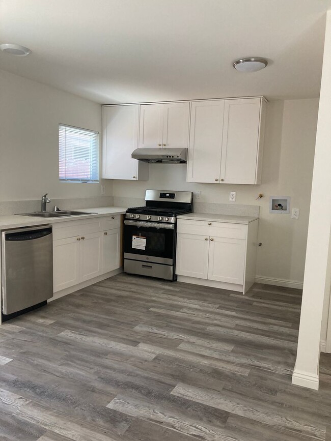 Building Photo - 3835