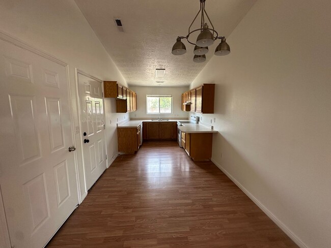 Building Photo - Duplex Property near the Mall