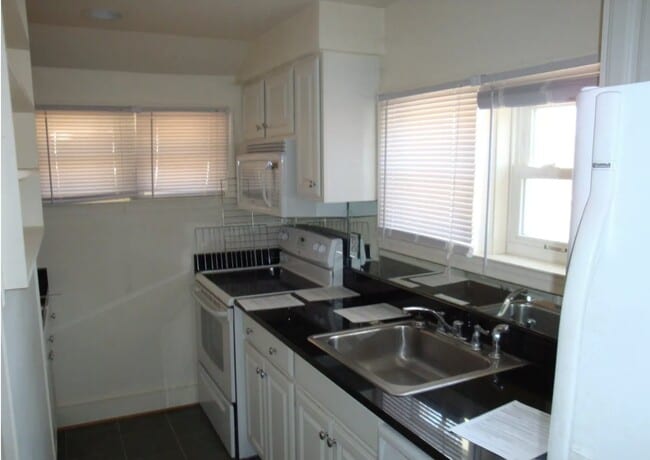 Building Photo - 4013 Graceland Ln