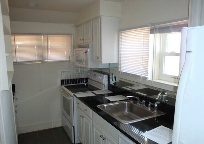 Foto del edificio - 4013 Graceland Ln