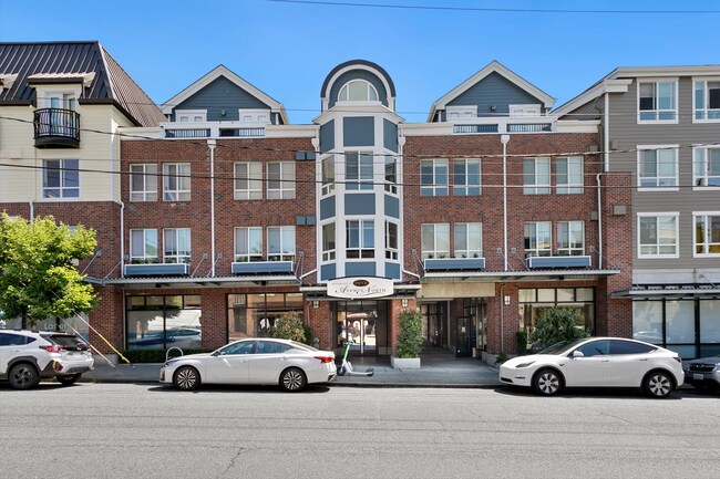 Building Photo - 812 5th Ave N