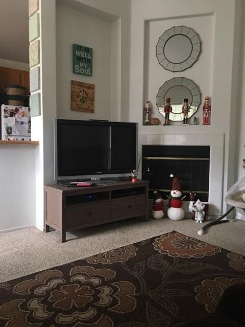 Building Photo - Great upper 2 Bedroom 2 Bathroom In Foothi...