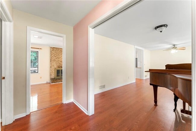 Building Photo - 5666 Bob White Cir NW