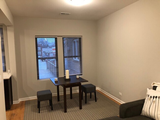Foto del edificio - 5001 N Sawyer Ave