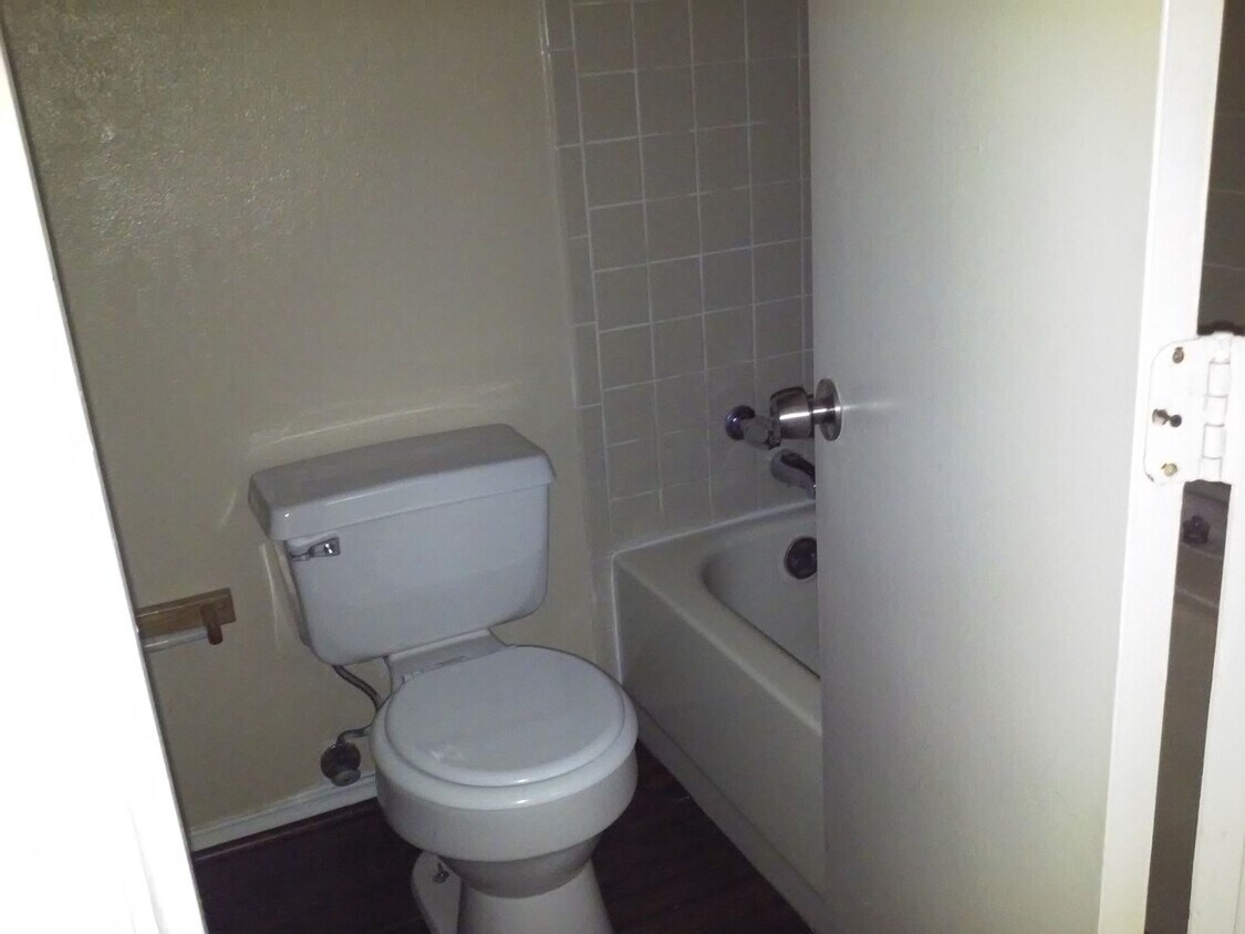 Foto del edificio - 1221 Abrams Road, Unit 112