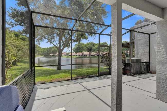 Building Photo - 635 Northshore Dr