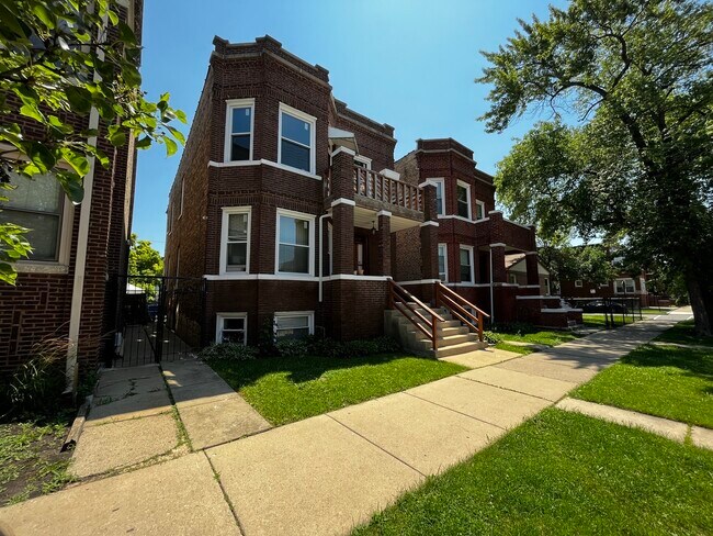 Building Photo - 2207 N Springfield Ave
