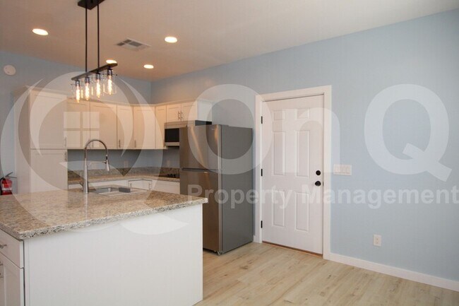 Foto del edificio - 5257 E Diamond Ave