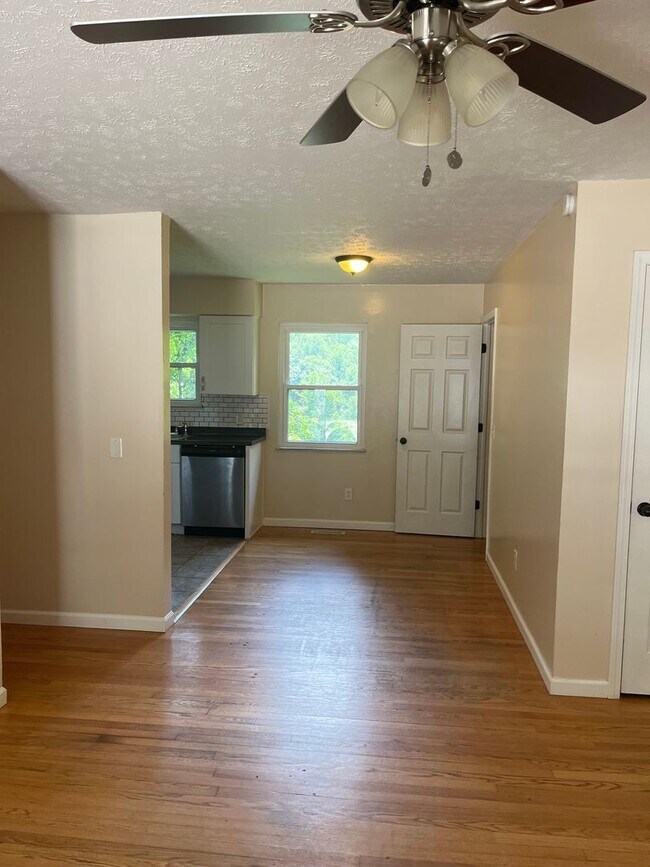 Foto del edificio - Updated Three Bedroom Duplex in Charleston