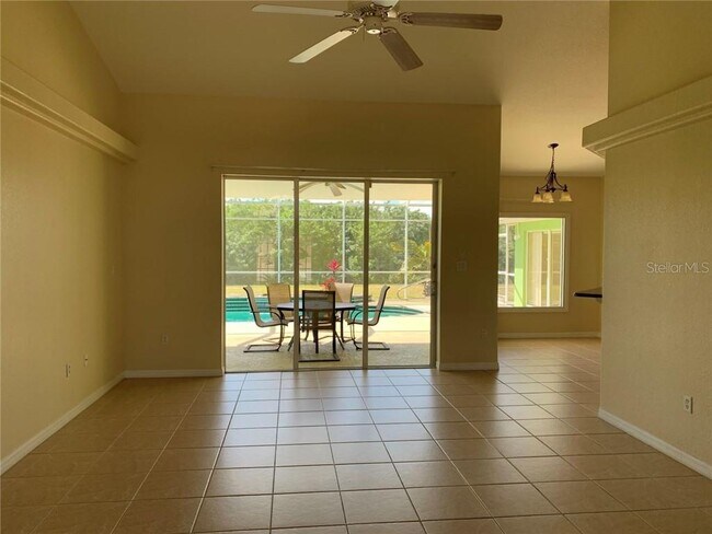 Building Photo - 13381 SW Pembroke Cir N