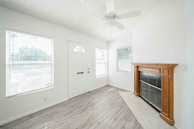 Foto del edificio - 4816 Bancroft St