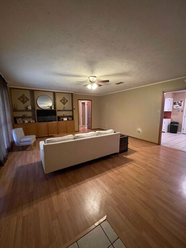 Foto del edificio - Beautiful 3 Bed 2 Bath Brick Home!