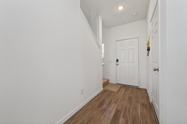 Building Photo - 7326 Madison Cmns Ln