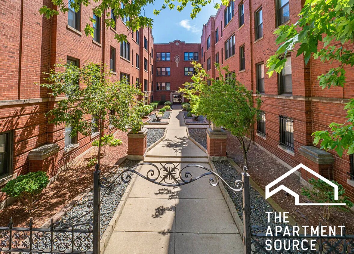 Foto principal - 3519 N Racine Ave
