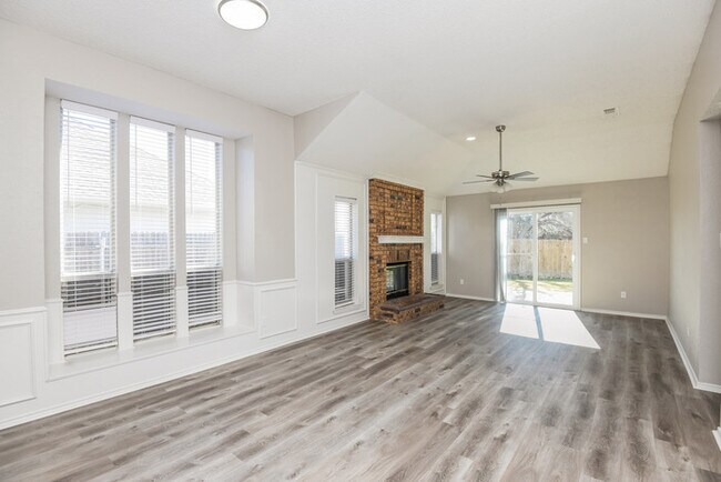 Building Photo - Spacious 3-Bedroom Home in Arlington, TX