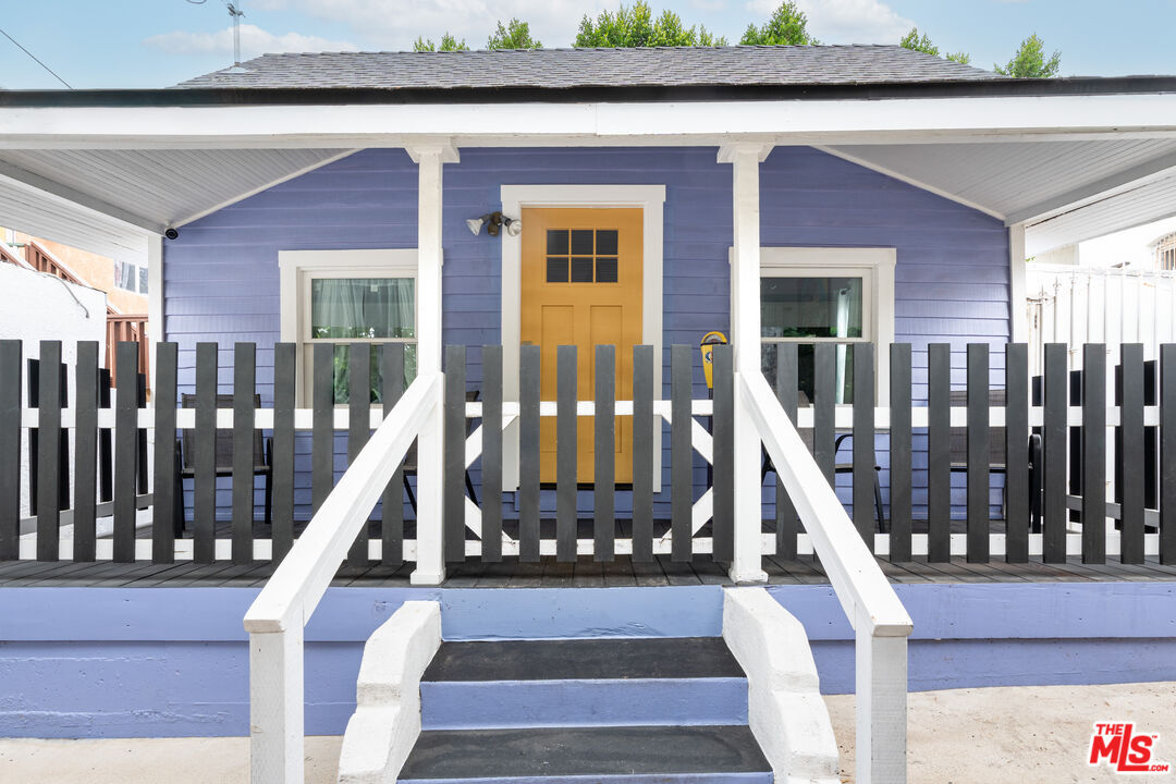 Primary Photo - 218 N Ave 61