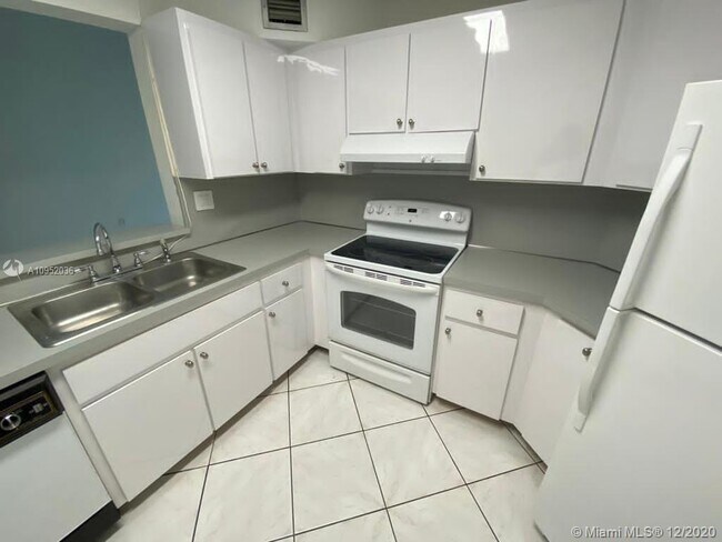 Foto del edificio - 9441 Fontainebleau Blvd